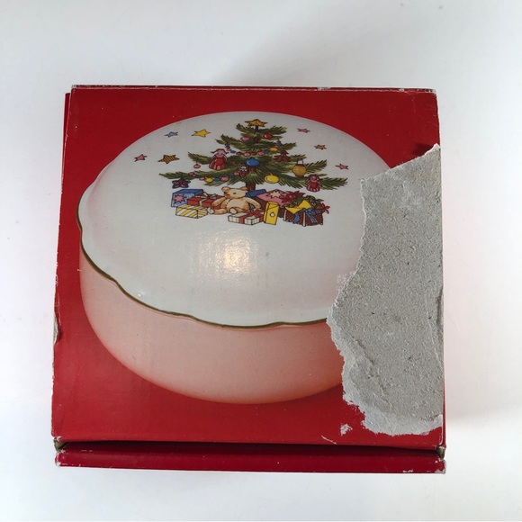 Nikko Japan Christmastime Covered Bon Bon Dish - Picture 10 of 14